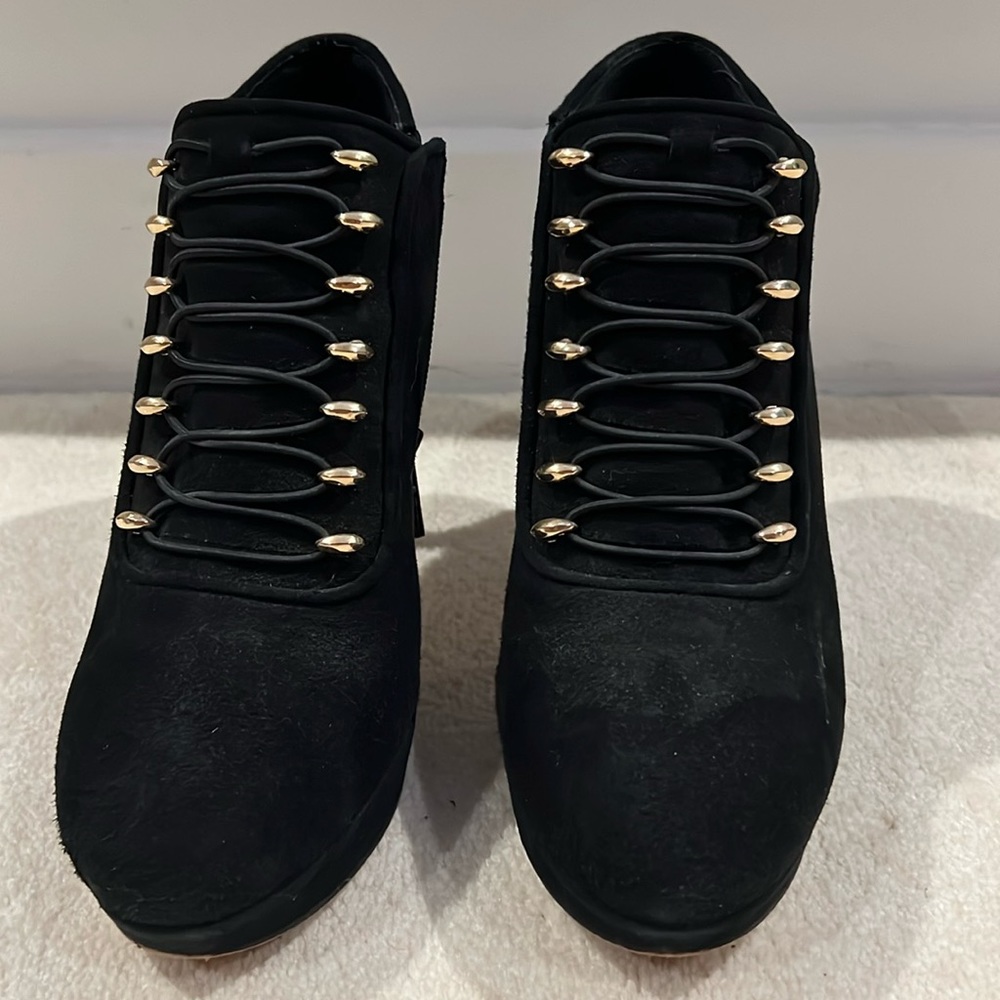 Vince Camuto black heel with gold accents